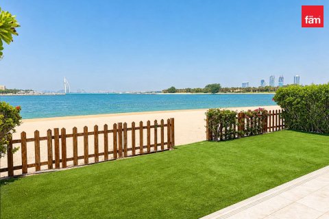 Villa in Palm Jumeirah, Dubai 5 bedrooms, 270.9 sq.m. № 139738