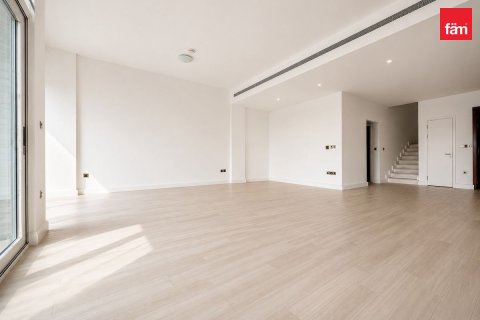 Снять в аренду виллу в Пальме Джумейре, Дубай: 5 спален, 270.9м², № 139738 - фото 3