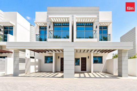 Villa in Al Furjan, Dubai 3 bedrooms, 177.5 sq.m. № 141527