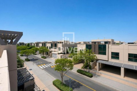 Villa in Meydan, Dubai 4 bedrooms, 218.04 sq.m. № 140558