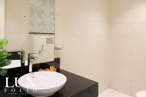 Снять в аренду квартиру в Capital Bay, Бизнес-Бэй, Дубай: 2 спальни, 126м², № 46444 - фото 5