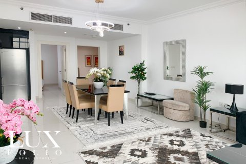 Снять в аренду квартиру в Capital Bay, Бизнес-Бэй, Дубай: 2 спальни, 126м², № 46444 - фото 2