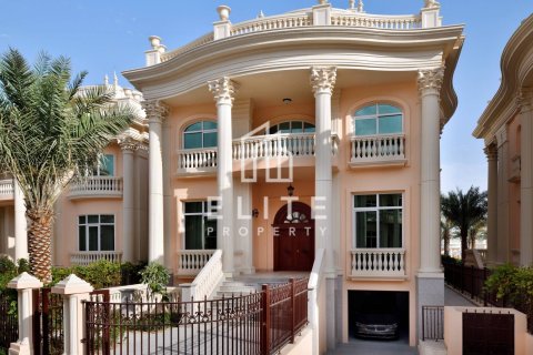 Villa in Palm Jumeirah, Dubai 4 bedrooms, 1403 sq.m. № 121514