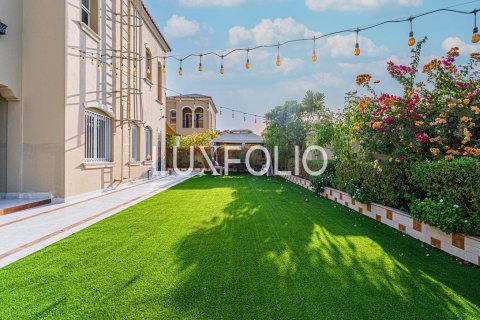 Купить таунхаус в Dubai Land, Дубай: 3 спальни, 374м², № 45817 - фото 3