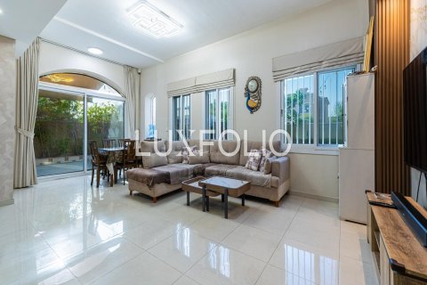 Купить таунхаус в Dubai Land, Дубай: 3 спальни, 374м², № 45817 - фото 9