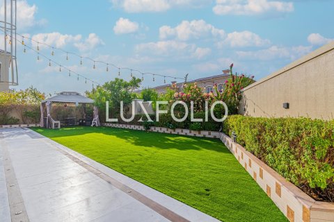 Купить таунхаус в Dubai Land, Дубай: 3 спальни, 374м², № 45817 - фото 2