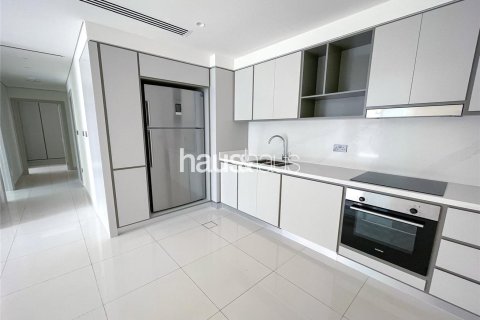 Снять в аренду квартиру в EMAAR Beachfront, Dubai Harbour, Дубай: 2 спальни, 118м², № 45060 - фото 2