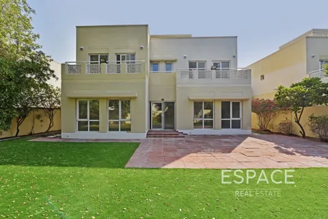 Villa à Meadows, Dubai, 5 chambres, 353 m², № 122956