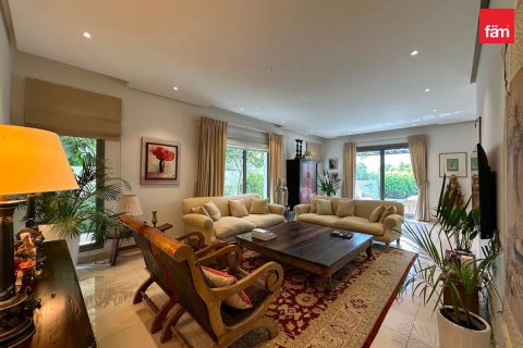 Villa in Al Furjan, Dubai 6 bedrooms, 610.6 sq.m. № 137681 - photo 4