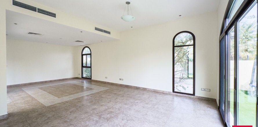 Таунхаус в Дубае, 4 спальни, 423.9м², № 139359