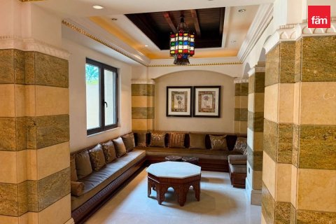 Apartment in Old Town, Dubai 2 bedrooms, 130.2 sq.m. № 123909 - photo 13