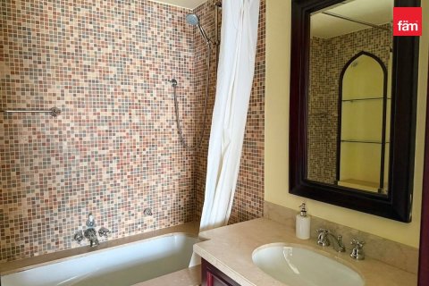 Apartment in Old Town, Dubai 2 bedrooms, 130.2 sq.m. № 123909 - photo 12