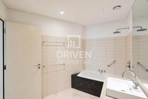 Снять в аренду квартиру в Sheikh Zayed Road, Дубай: 2 спальни, 106м², № 128526 - фото 13