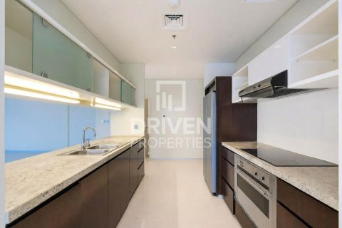 Снять в аренду квартиру в Sheikh Zayed Road, Дубай: 3 спальни, 209.96м², № 128527 - фото 13