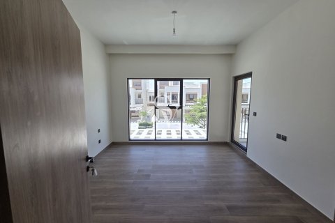 Adosado en Damac Lagoons, Dubai, 4 dormitorios, 144 m², № 115610 - foto 2