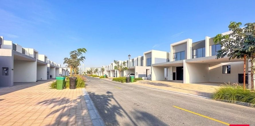Villa en Dubai, 3 dormitorios, 175.2 m², № 115129