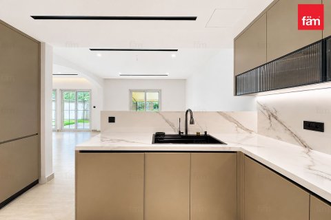 Adosado en Dubai, 2 dormitorios, 240 m², № 115184 - foto 27