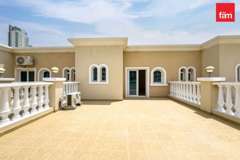 Townhouse in Dubai 2 bedrooms, 240 sq.m. № 115184