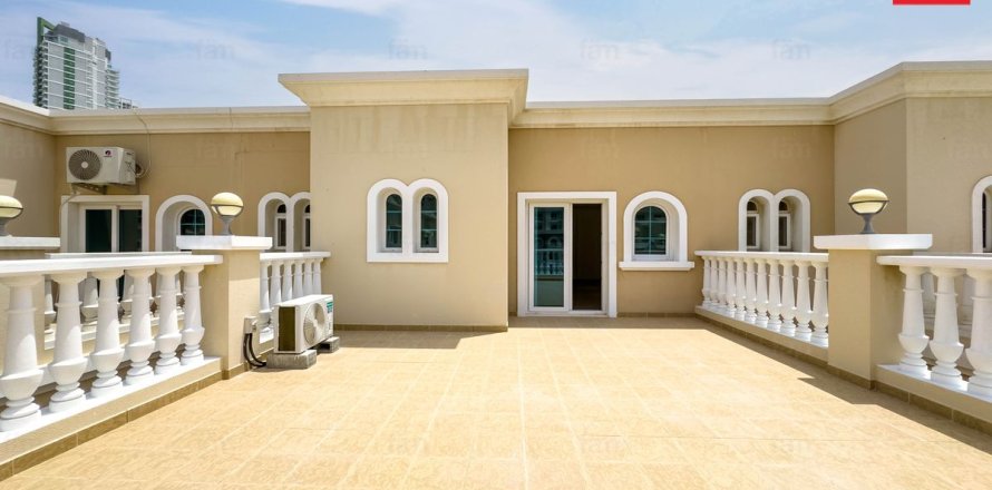Adosado en Dubai, 2 dormitorios, 240 m², № 115184