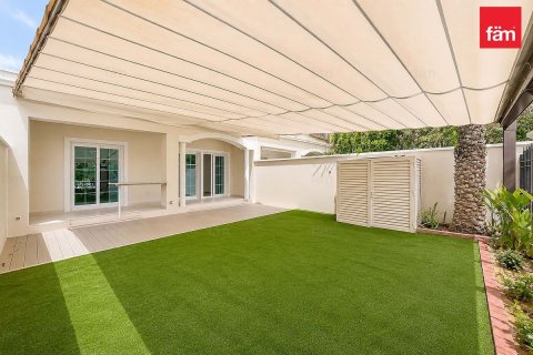 Adosado en Dubai, 2 dormitorios, 240 m², № 115184 - foto 2