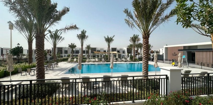 Villa in Dubai 4 bedrooms, 231.2 sq.m. № 135152