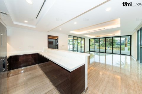 Villa en Dubai, 8 dormitorios, 723.7 m², № 134816 - foto 5
