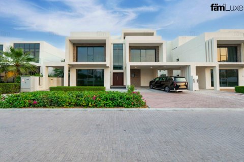 Villa en Dubai, 8 dormitorios, 723.7 m², № 134816 - foto 2