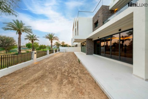 Villa en Dubai, 8 dormitorios, 723.7 m², № 134816