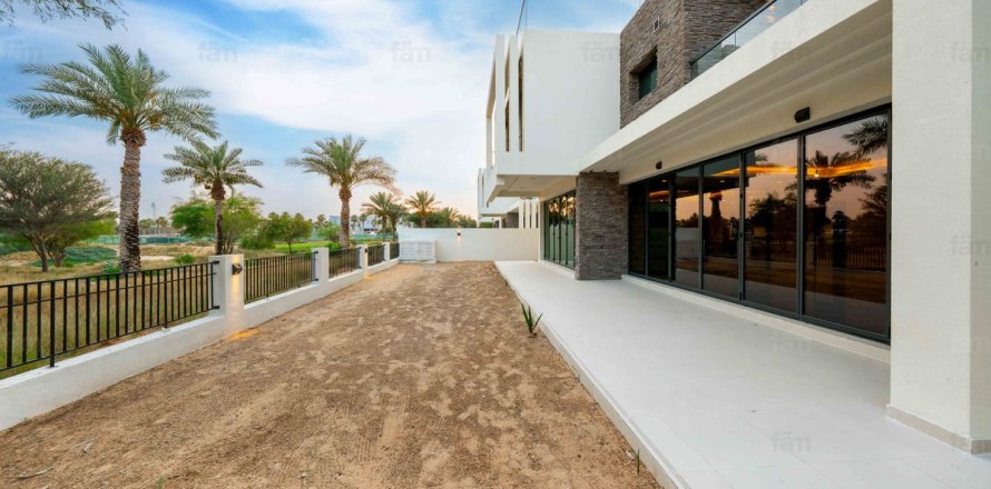 Villa en Dubai, 8 dormitorios, 723.7 m², № 134816