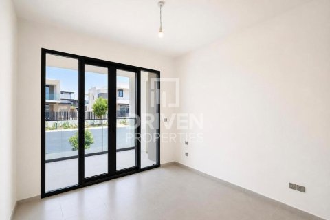Снять в аренду виллу в Джабаль-Али, Дубай: 4 спальни, 629.98м², № 128368 - фото 12