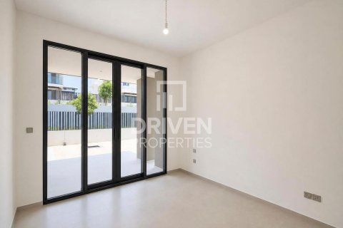 Снять в аренду виллу в Джабаль-Али, Дубай: 4 спальни, 629.98м², № 128368 - фото 6