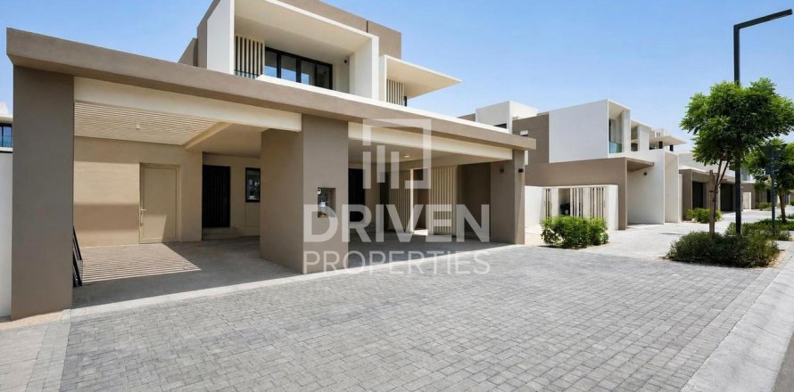 Вилла в Джабаль-Али, Дубай, 4 спальни, 629.98м², № 128368