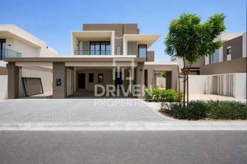 Снять в аренду виллу в Джабаль-Али, Дубай: 4 спальни, 629.98м², № 128368 - фото 2