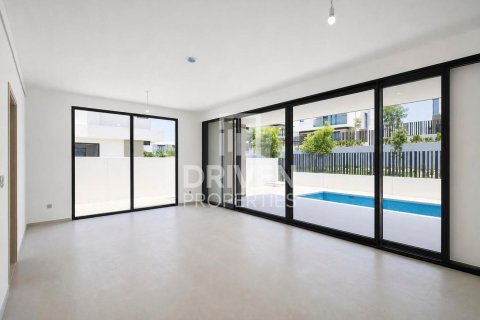 Снять в аренду виллу в Джабаль-Али, Дубай: 4 спальни, 629.98м², № 128368 - фото 3