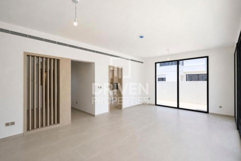 Снять в аренду виллу в Джабаль-Али, Дубай: 4 спальни, 629.98м², № 128368 - фото 4