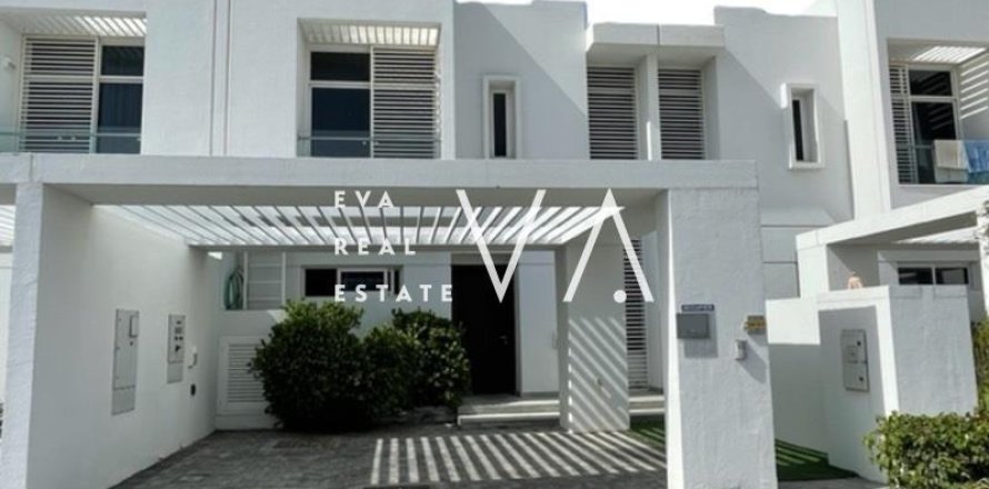 Таунхаус в Дубае, 3 спальни, 187м², № 52697