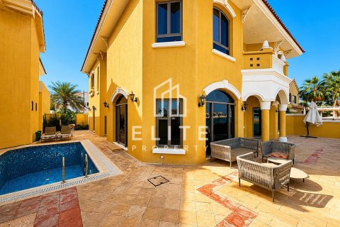 Villa à Palm Jumeirah, Dubai, 5 chambres, 622 m², № 121598