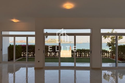 Villa in Palma Residences, Palm Jumeirah, Dubai 5 bedrooms, 264 sq.m. № 121599 - photo 5