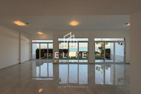 Villa in Palma Residences, Palm Jumeirah, Dubai 5 bedrooms, 264 sq.m. № 121599 - photo 2