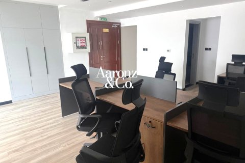 Oficina en Jumeirah Lake Towers, Dubai, 71 m², № 132983 - foto 8