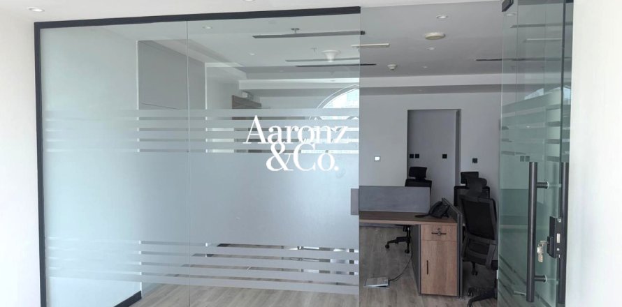 Oficina en Jumeirah Lake Towers, Dubai, 71 m², № 132983