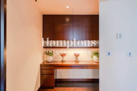 Apartamento en Burj Khalifa, Dubai, 1 dormitorio, 102.47200900 m², № 141720 - foto 6