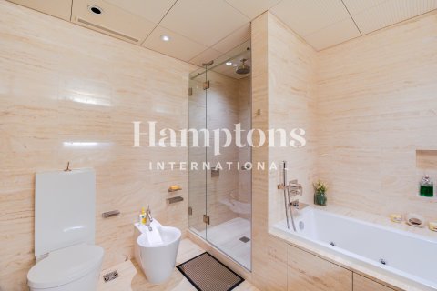 Apartamento en Burj Khalifa, Dubai, 1 dormitorio, 102.47200900 m², № 141720 - foto 2