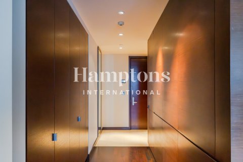 Apartamento en Burj Khalifa, Dubai, 1 dormitorio, 102.47200900 m², № 141720 - foto 17