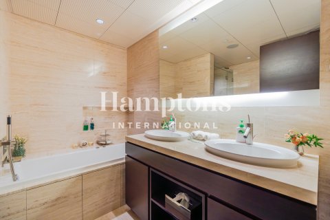 Apartamento en Burj Khalifa, Dubai, 1 dormitorio, 102.47200900 m², № 141720 - foto 5
