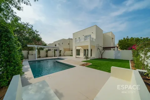 Villa à Meadows, Dubai, 5 chambres, 320 m², № 122940