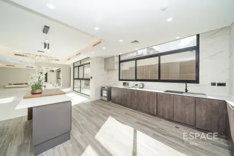 Villa in Al Furjan, Dubai 5 bedrooms, 446 sq.m. № 122944 - photo 4