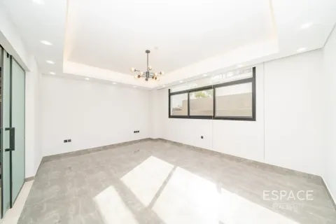Villa in Al Furjan, Dubai 5 bedrooms, 446 sq.m. № 122944 - photo 17