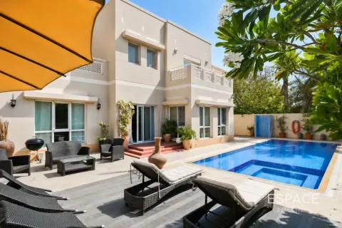 Villa in Meadows 8, Meadows, Dubai 5 bedrooms, 458 sq.m. № 122939