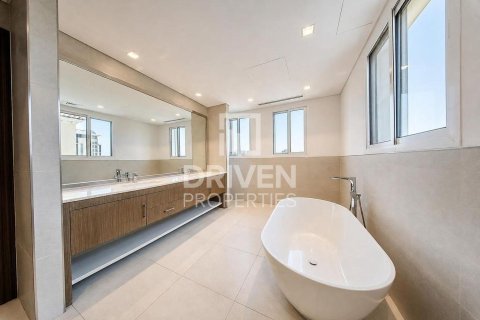 Снять в аренду виллу в Джумейре, Дубай: 4 спальни, 397.63м², № 129145 - фото 22
